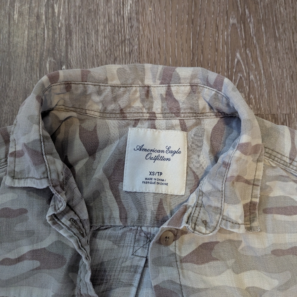 American Eagle Outfitters Camo Button-Up Shirt - XS/TP - Picture 2 of 2